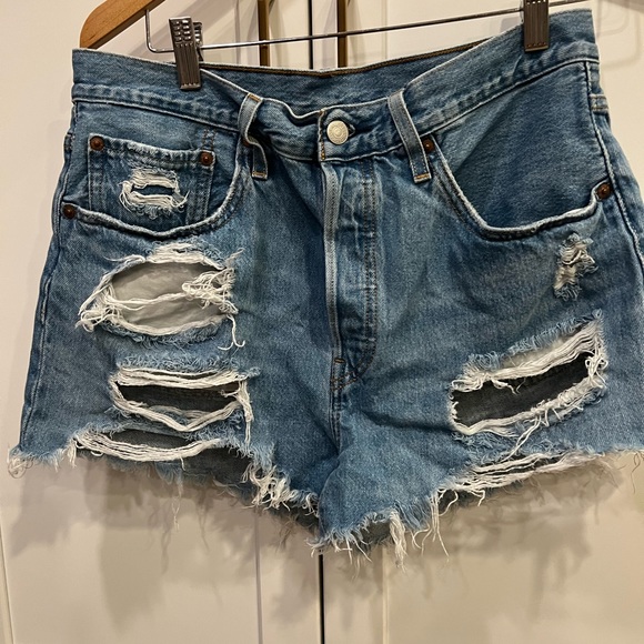 Levi’s 501 denim cutoff shorts size 30 waist - Picture 3 of 16